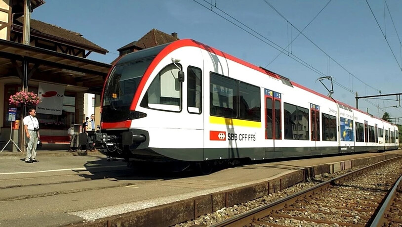 Auf der Seetalbahn-Strecke zwischen Luzern und Lenzburg AG verkehren Niederflurkompositionen der SBB. (Archivbild)