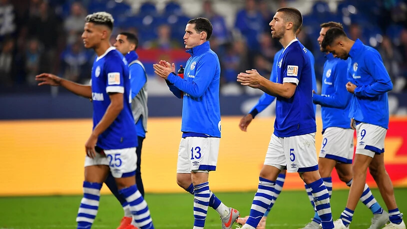Hängende Köpfe: Schalke 04 wartet auch nach dem vierten Spiel der Saison auf den ersten Punkt
