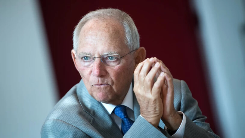 Der Präsident des deutschen Bundestages, Wolfgang Schäuble (CDU), fordert in einem Zeitungsinterview mehr Anstrengungen bei der Integration von Flüchtlingen.
