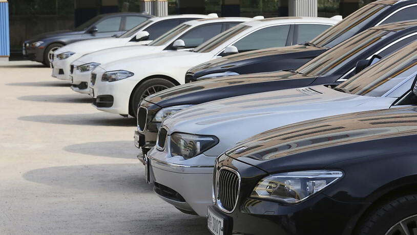 BMW-Händler in Deutschland wehren sich gegen neue Verträge, die ihnen vom Autokonzern vorgelegt wurden. Sie drohen BMW mit einem Verkaufsstopp. (Themenbild)