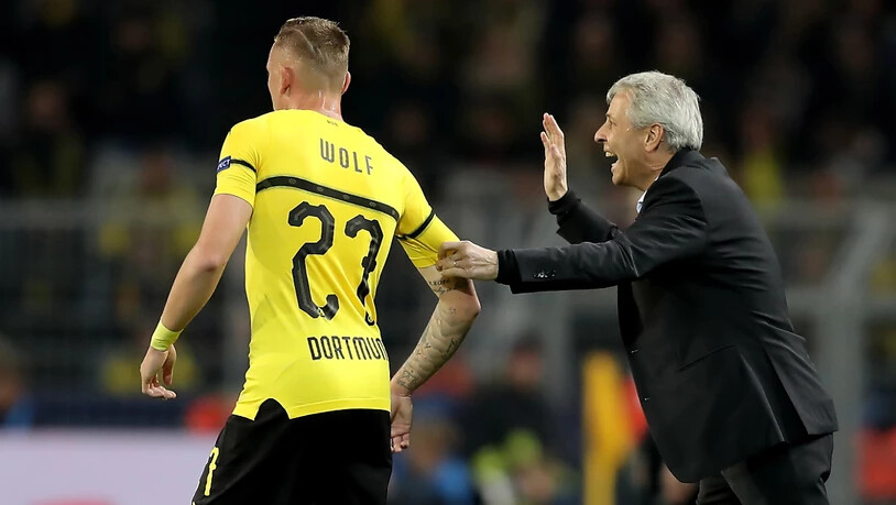 Gute Ratschläge: Dortmund-Coach Lucien Favre mit Marius Wolf