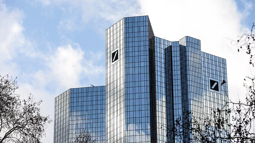 Die Deutsche Bank hat im dritten Quartal deutlich weniger verdient als noch im Vorjahr. (Archivbild)