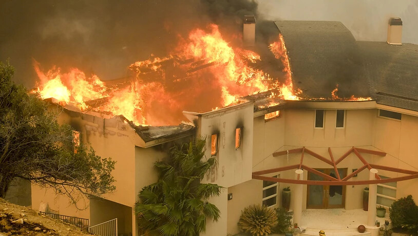 Die Waldbrände erfassten auch Villen im Promiort Malibu unweit von Los Angeles.