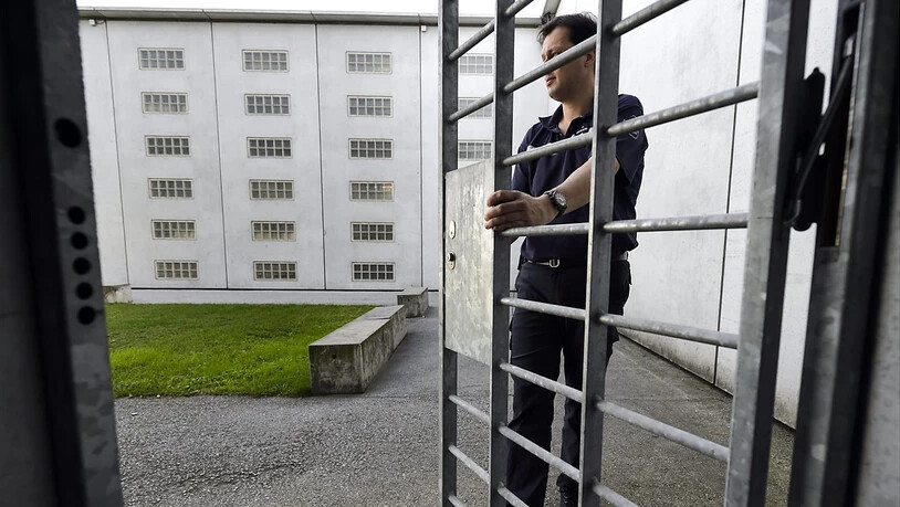 Der Kanton Wallis modernisiert seine Gefängnisse für rund 90 Millionen Franken. Die Kapazität für Häftlinge wird um 100 Plätze erhöht.