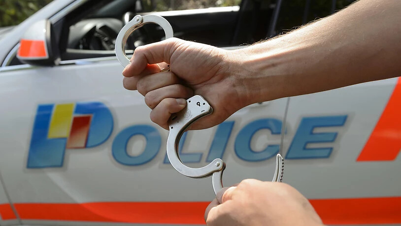 23 Jahre nach den tödlichen Schüssen auf einen Diplomaten in Genf hat die Polizei einen Tatverdächtigen verhaftet. Der französische Autoverkäufer ist wegen mehrerer Diebstähle aktenkundig. (Symbolbild)