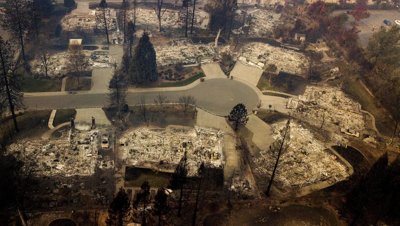 Im Zuge der verheerenden Waldbrände in Kalifornien werden über 600 Menschen vermisst.