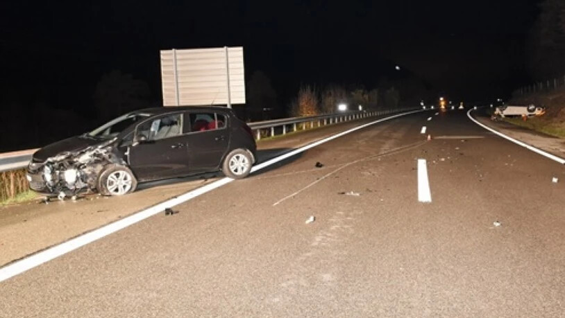 Beim Unfall auf der A4 bei Schaffhausen entstand an den Auto Totalschaden.