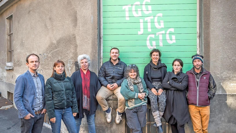 Haben einiges vor: Roman Weishaupt (ganz links) und die Mitglieder des Vereins Junges Theater Graubünden sind künftig dazu verpflichtet, im Minimum zwei Theaterprojekte pro Jahr durchzuführen.