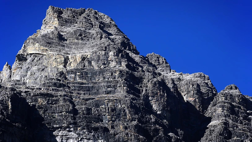 Im Allgäu, an der Grenze zwischen Bayern und Tirol, droht ein riesiger Felssturz. Ein metergrosser Riss an der Spitze des 2592 Meter hohen Hochvogels wird immer grösser.