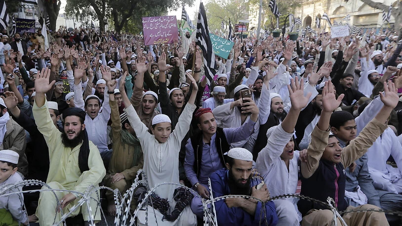 Lautstarke Proteste gegen die Freilassung von Asia Bibi: Laut ihrem Anwalt möchte Asia Bibi in ein europäisches Land ausreisen. Sie habe keine Vorliebe, in welches Land sie gehen möchte. In Pakistan sei ihr Leben aber in Gefahr. (Archiv)