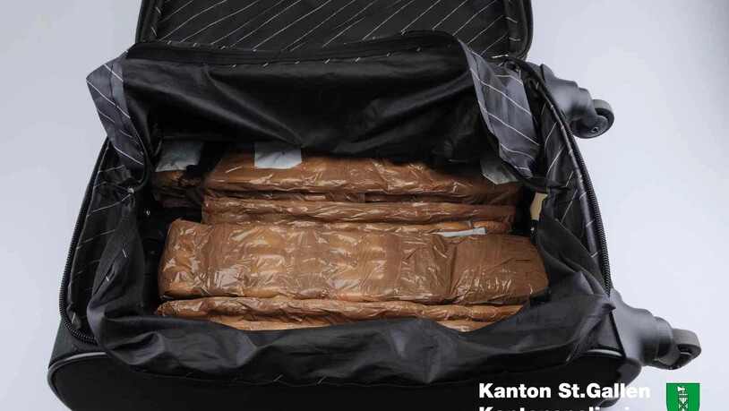 Kokainfingerlinge in einem Koffer, den die Kapo sichergestellt hat.