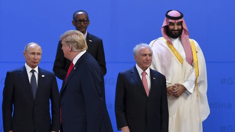 Gelegenheiten zu Treffen auch unter vier Augen am Rande des G20-Gipfel bieten sich zuhauf. Von links nach rechts: der russische Präsident Wladimir Putin, sein amerikanischer Amtskollege Trump, der brasilianische Staatschef Temer und der saudische…