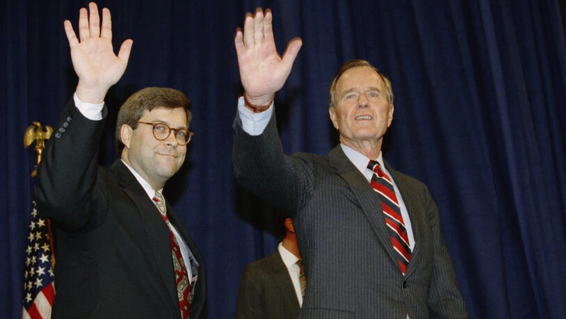 US-Präsident Donald Trump möchte William Barr zum neuen Justizminister machen. Barr hatte den Posten schon unter Präsident George H. W. Bush inne. Hier ein Bild von Barr (links) von 1991 an der Seite des damaligen Präsidenten.