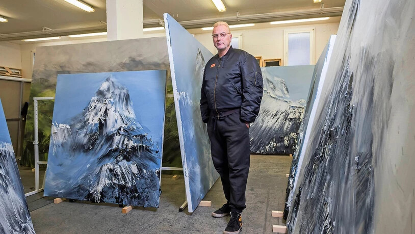 Aufbruchstimmung: In seinem Atelier in Felsberg lagert Conrad Jon Godly die Bilder der Werkreihe «To See Is Not To Speak», die d
