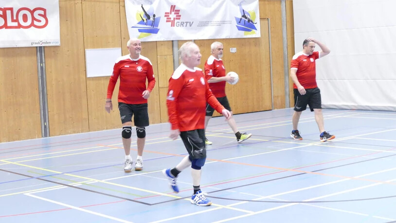 14 Mannschaften haben sich zur Hinrunde der Hallenfaustballmeisterschaft in Schiers getroffen.
