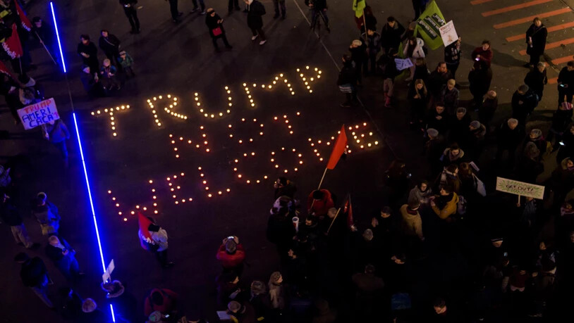 Kurzerhand wurden in anderen Städten in der Schweiz gegen den US-Präsidenten und das WEF demonstriert.