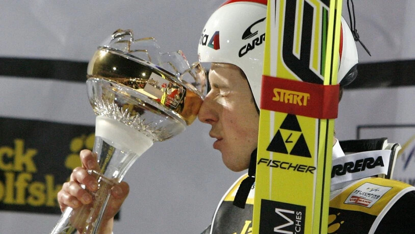 Erster Siegerkuss: 2008 gewinnt Simon Ammann erstmals in Oberstdorf