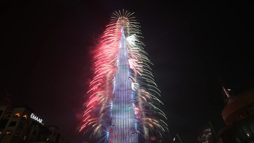 In Dubai erstrahlte der Burj-Khalifa-Turm an Silvester in einem Lichtermeer.