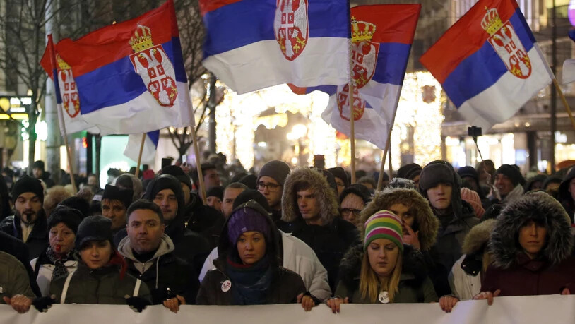 Regierungsgegner gingen in Belgrad den fünften Samstag in Folge auf die Strasse.