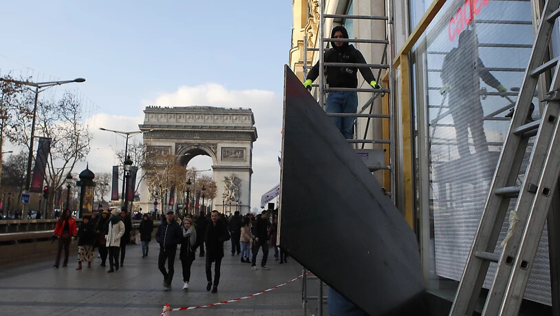 Die Dauerpräsenz der Gelbwesten färbt zunehmend auf den Tourismus in Paris ab. Wegen der Unruhen kommen derzeit weniger Gäste in die französische Hauptstadt.