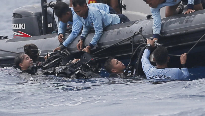 Taucher in Indonesien haben zweieinhalb Monate nach dem Absturz eines Lion-Air-Flugzeugs auch die zweite Blackbox mit den aufgezeichneten Cockpit-Stimmen gefunden. (Symbolbild)