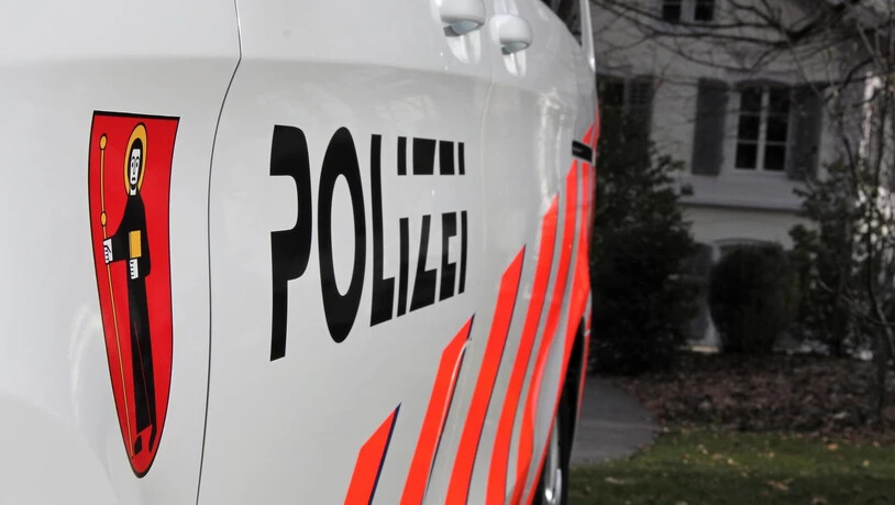 Die Kantonspolizei Glarus musste zum Unfall nach Näfels ausrücken.