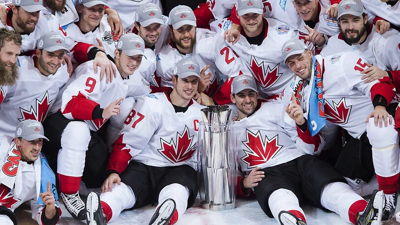 Das Team Canada mit dem Siegerpokal nach dem gewonnenen World Cup 2016 in Toronto