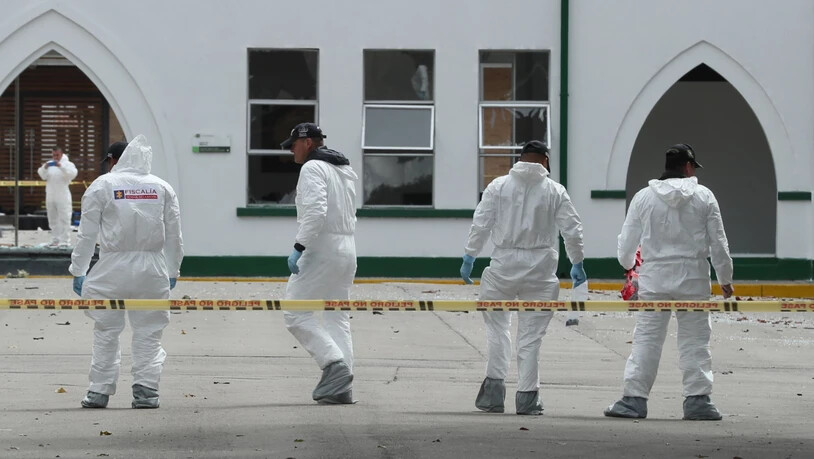 Forensiker suchen nach kleinsten Hinweisen auf die Urheberschaft des Anschlags auf eine Polizeischule in Kolumbien.