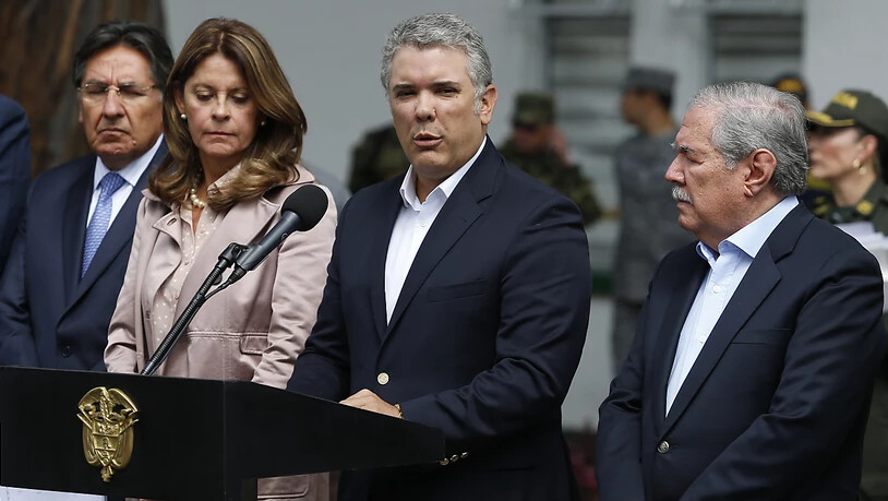 "Dieser Anschlag wird nicht ungesühnt bleiben", sagte Kolumbiens Präsident Iván Duque (Mitte).