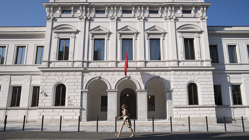 Das Bundesstrafgericht in Bellinzona hat einen früheren UBS-Mitarbeitenden wegen wirtschaftlichen Nachrichtendienstes in Abwesenheit zu einer Freiheitsstrafe von 40 Monaten verurteilt. Er hatte Bankkundendaten an Deutschland verkauft. (Archivbild)