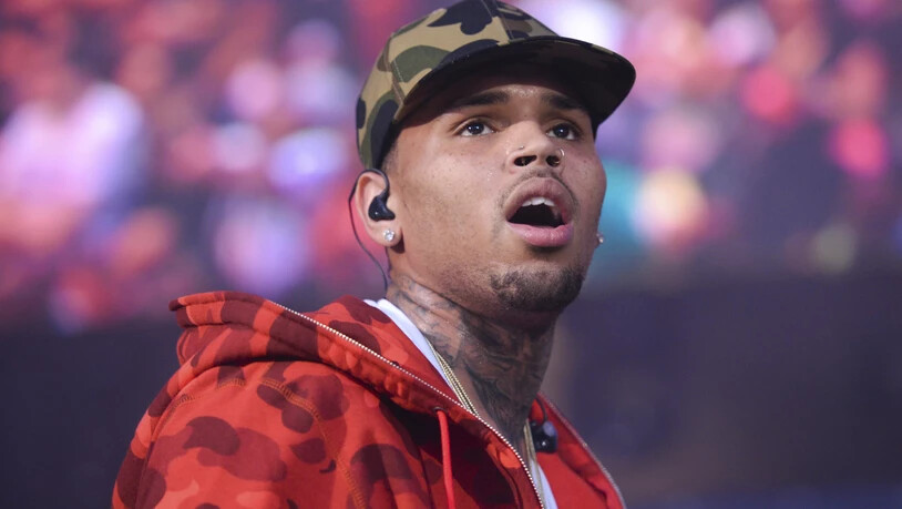 Der US-Rapper Chris Brown kann nach Angaben seines Anwalts nach seiner Freilassung aus dem Polizeigewahrsam in Paris in die USA zurückkehren. (Archivbild)