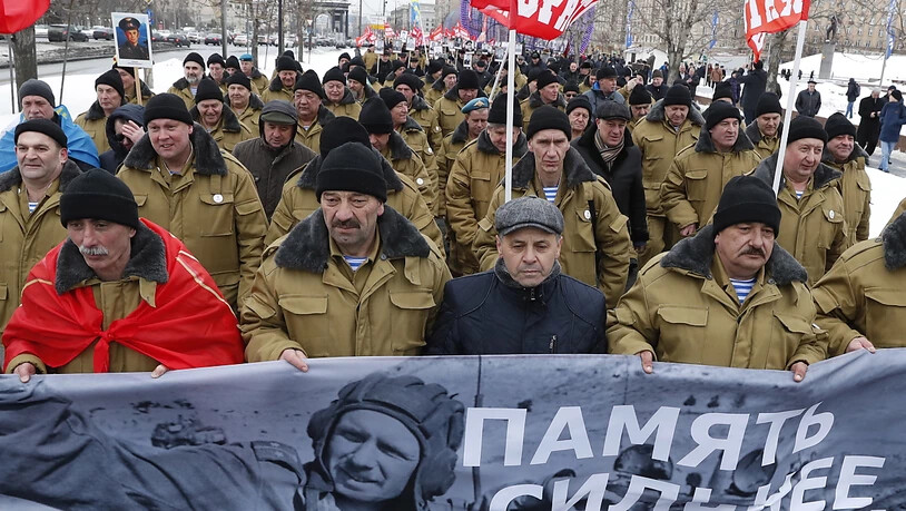 Hunderte Veteranen gedachten am Freitag in Moskau des Abzugs der Sowjetarmee aus Afghanistan vor 30 Jahren.