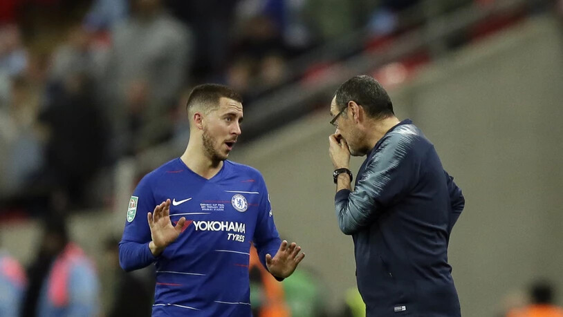 Nach diesem Spiel gibt es bei Chelsea Gesprächsbedarf: Trainer Maurizio Sarri mit Superstar Eden Hazard