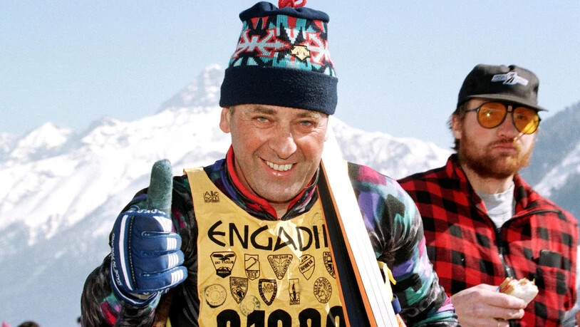 Auch für die Polit-Prominenz ist der Engadin Skimarathon eine Bühne – hier alt Bundesrat Adolf Ogi 1998.