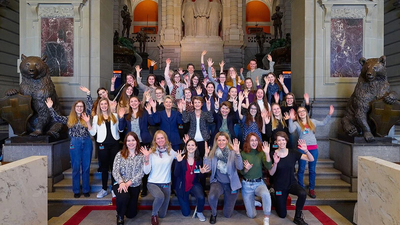 Frauenpower: Am Weltfrauentag besuchten 30 Studentinnen das Bundeshaus in Bern. Unter anderem auch Bündnerinnen.