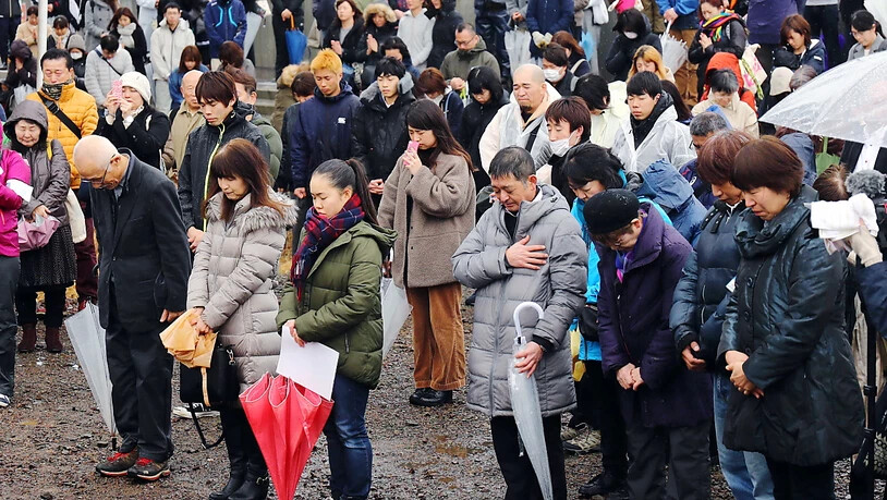 Mit einer Schweigeminute gedenken Japaner der Opfer der Tsunami-Katastrophe vor acht Jahren.