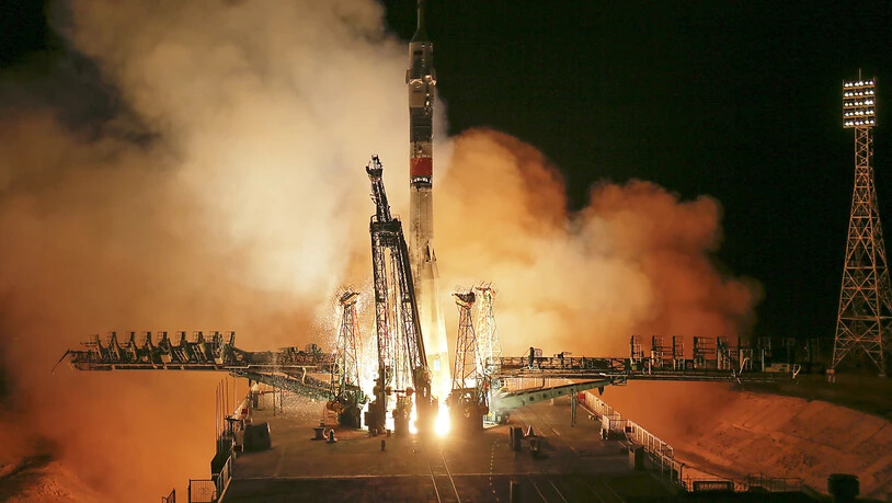 Vor gut fünf Monaten schlug der Start einer Sojus-Rakete fehl - nun starten Raumfahrer in der Nacht auf Freitag einen erfolgreichen Anlauf.