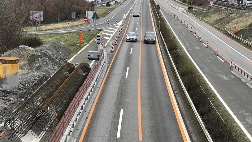 Die semistationäre Geschwindigkeitsmessanlage im Baustellenbereich der Autobahn bei Zizers.