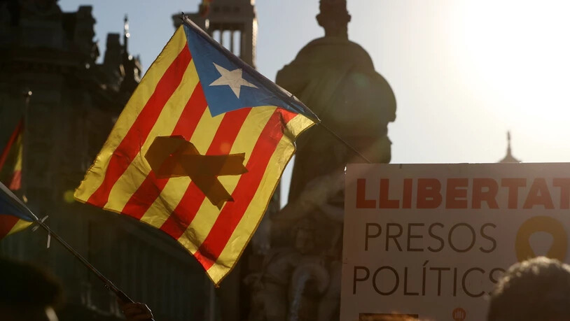 "Freiheit für die politischen Gefangenen" war die Hauptforderung an der Grosskundgebung der katalanischen Separatisten am Samstag in der spanischen Hauptstadt Madrid.