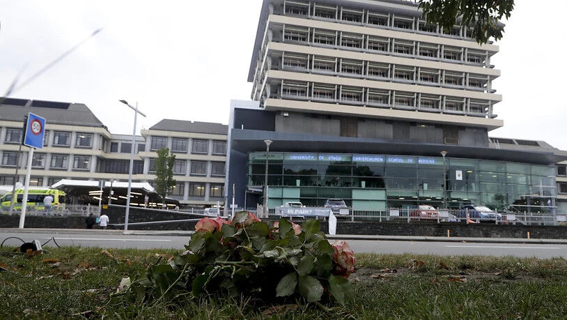 Im Gedenken an die Opfer der Moschee-Attacke: niedergelegte Blumen vor einem Spital in der neuseeländischen Stadt Christchurch.