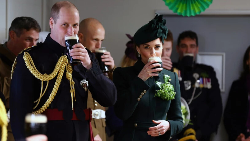 In London nahmen Prinz Harry und Herzogin Kate an einer Parade zum St. Patrick's Day teil und genossen hinterher ein Glas dunkles irisches Guiness.