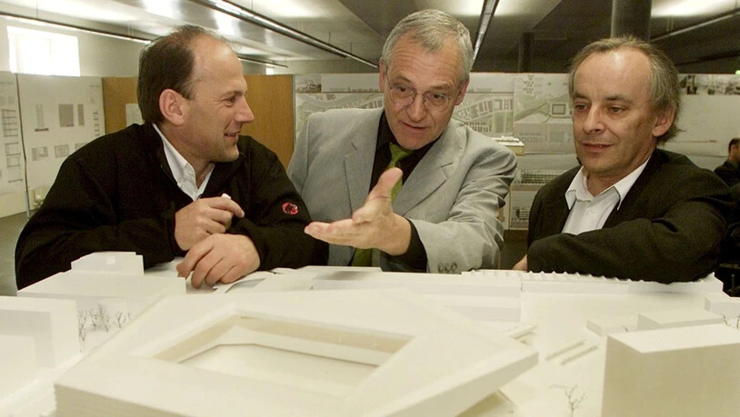 Der verstorbene Marcel Meili (rechts) war 2002 auch am siegreichen Projekt für ein neues Fussballstadion in Zürich beteiligt. (Archivbild)