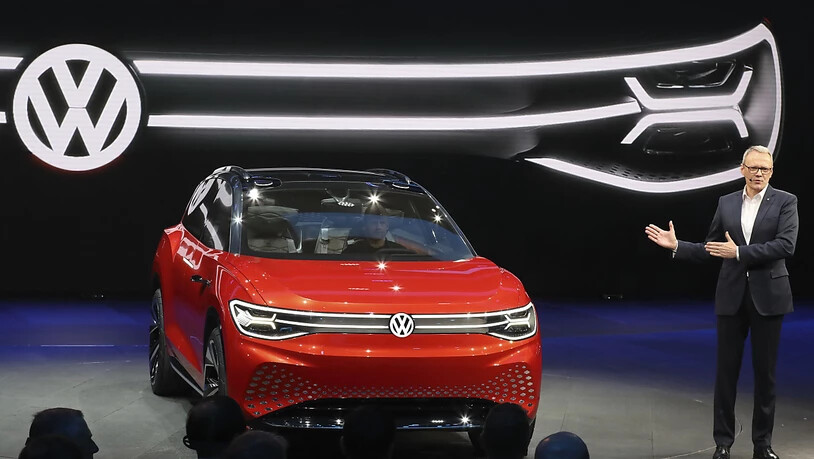 VW stellt an der Automesse in Shanghai einen E-SUV vor. Der deutsche Autokonzern investiert laut einer Studie am meisten Geld in Forschung und Entwicklung.