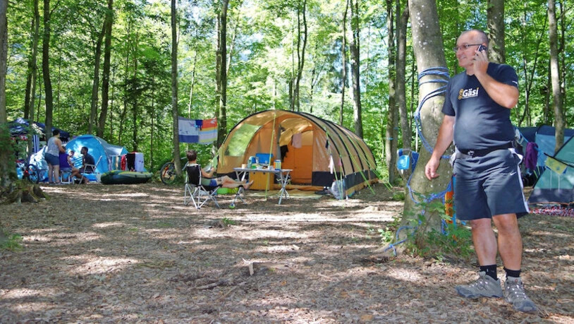 Campieren im Wald: Den Campern im Gäsi wird das Trinkwasser doch nicht abgedreht. 