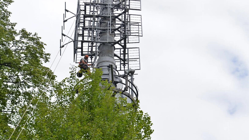 Die Masten sind schon bereit: Im Mai 2018 wurde die Antenne auf dem Bergli in Glarus schon mit der nötigen Technologie ausgerüstet.