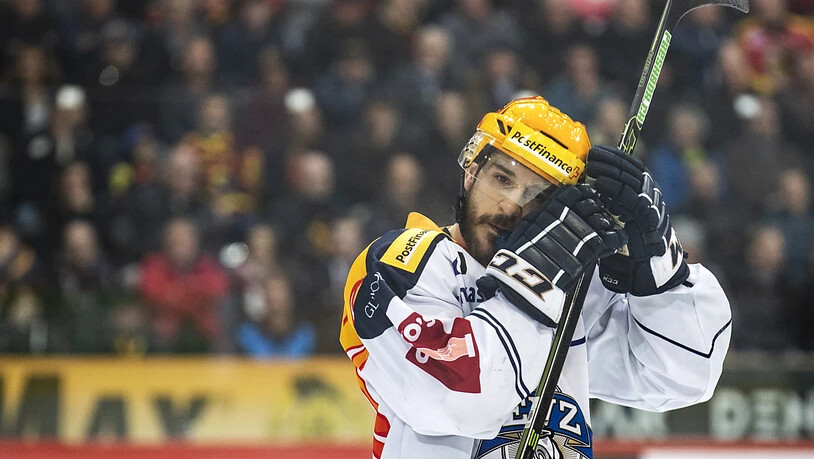 Zugs Garrett Roe - im Bild am letzten Dienstag - wurde vor Swiss Ice Hockey wegen einer Schwalbe gebüsst