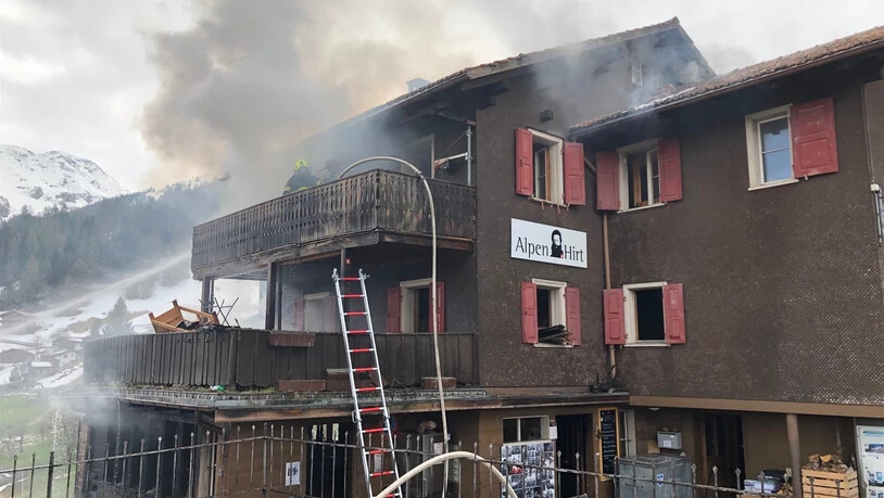 Im Dorfzentrum von Tschiertschen ist ein Holzhaus in Brand geraten.
