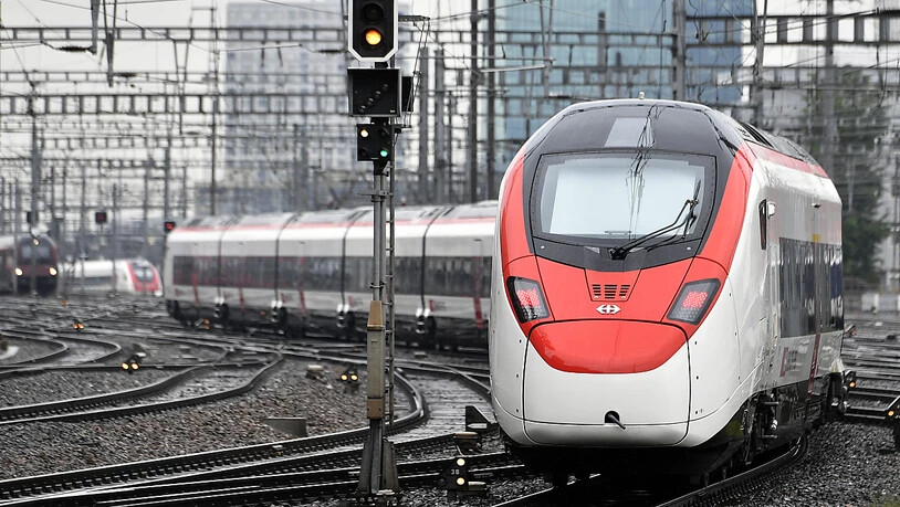 Stadler Rail könnte einen grösseren Auftrag aus Berlin erhalten. Im Bild: Stadler Gotthardzug Giruno. (Archivbild)