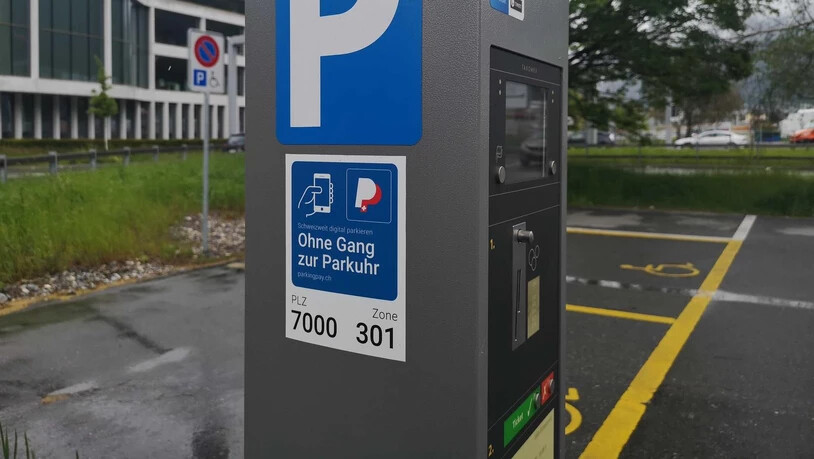 Die Churer Parkplätze können ab sofort per Handy bezahlt werden - auch hier an der Spundistrasse.