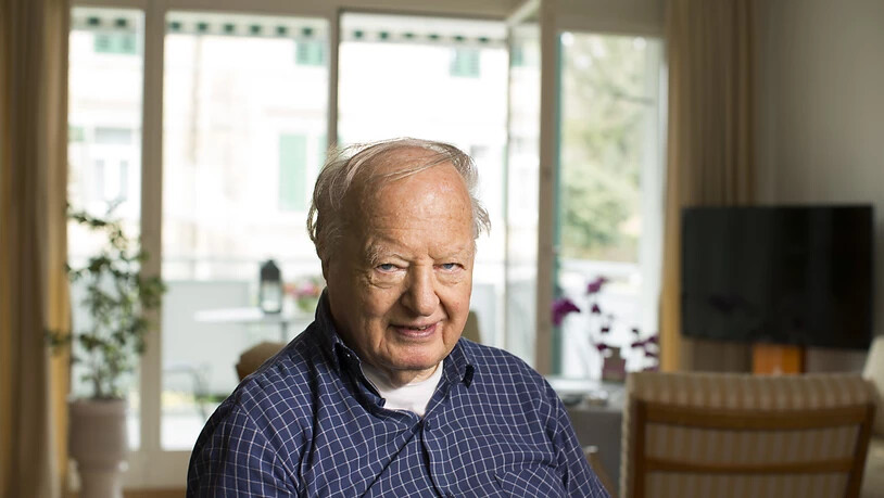 Arnold Hottinger im April 2013 in seiner Wohnung in Zug. Dort ist der grosse Nahost-Kenner in der Nacht auf Dienstag im Alter von 92 Jahren gestorben.